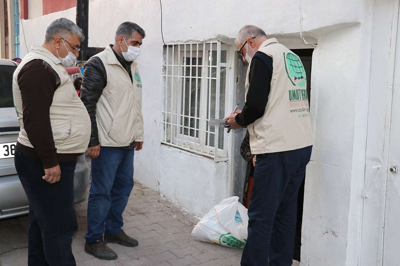 Gaziantep Umut Kervanı ihtiyaç sahibi ailelere gıda yardımında bulundu